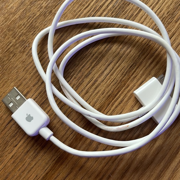 Apple dock connector to USB cable - Picture 2 of 4